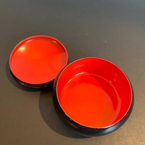 Vintage Russian Lacquered Hand-painted Metal Trinket Box Milk Girl - Picture 4 of 8